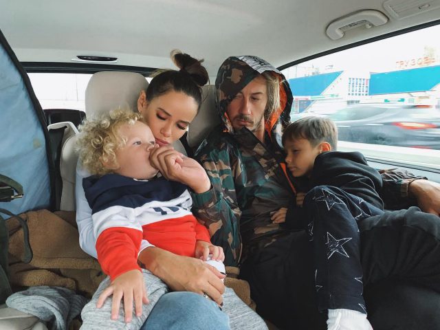 «А ты разблокируй для начала нас»: экс-супруг Айзы Анохиной обвинил ее в том, что она не дает общаться с сыном