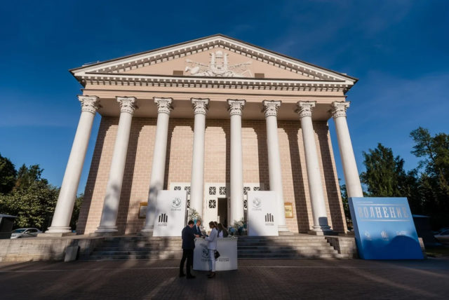 Алиса Фрейндлих, пьеса Ивана Вырыпаева и ювелирные украшения: яркое открытие выставки «Монетные дворы России» 