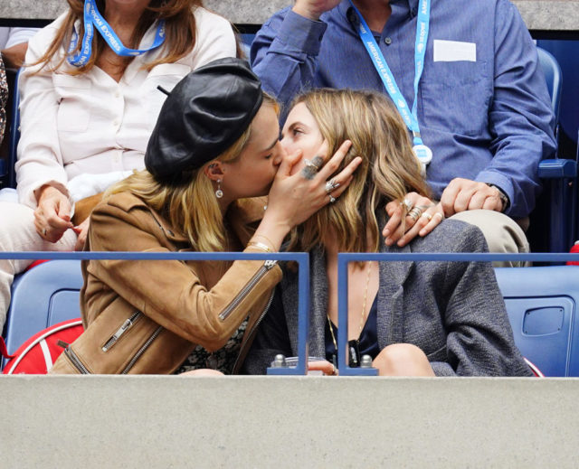 Беда не приходит одна: собрали голливудские пары, который расстались за время карантина