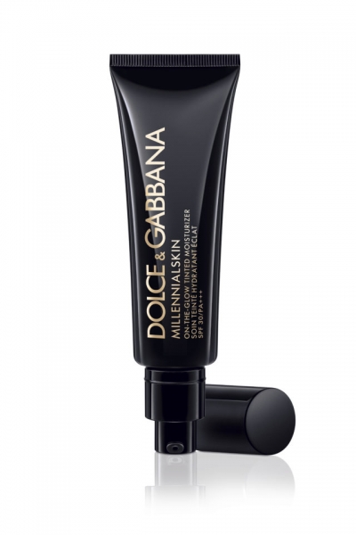 Без эффекта маски: новые тональные средства из летних коллекций 