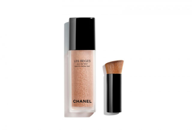 Без эффекта маски: новые тональные средства из летних коллекций 