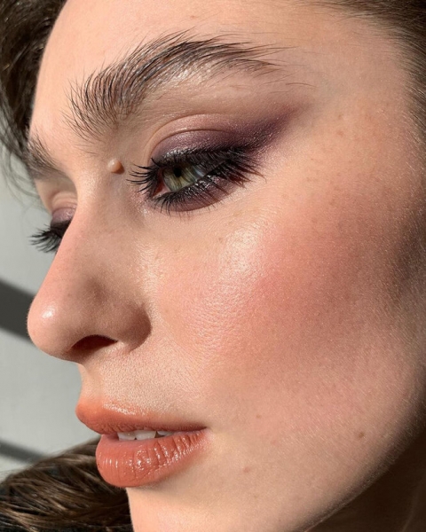 Бежевый карандаш для идеальных стрелок и еще 9 полезных лайфхаков визажиста