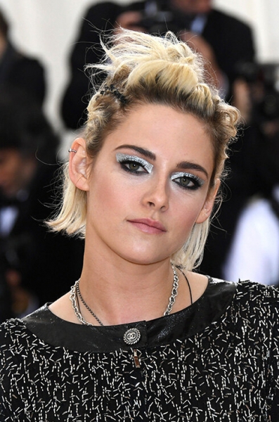 Бьюти-эволюция Кристен Стюарт: от нюда до «белых» бровей и стрижки под мальчика