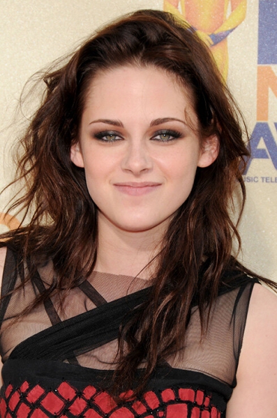 Бьюти-эволюция Кристен Стюарт: от нюда до «белых» бровей и стрижки под мальчика