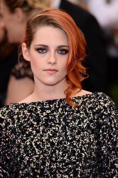 Бьюти-эволюция Кристен Стюарт: от нюда до «белых» бровей и стрижки под мальчика