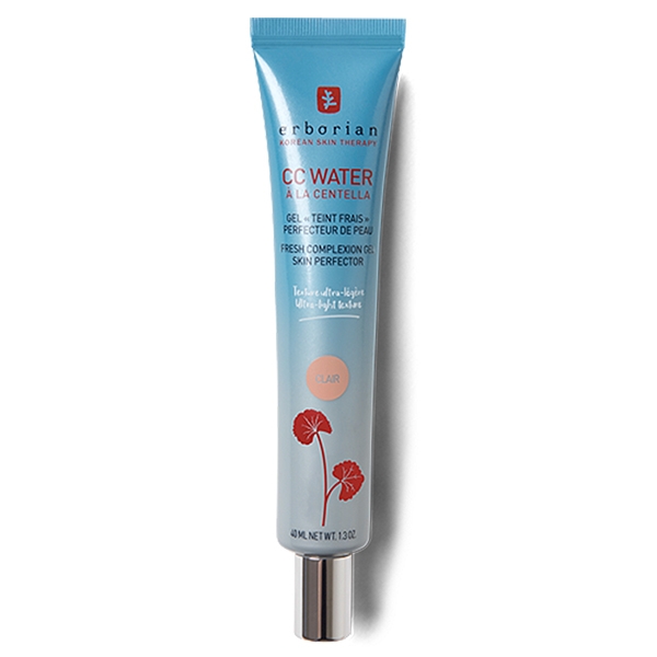 Что должно быть в косметичке в жару, а что оставить дома: советы звездного визажиста