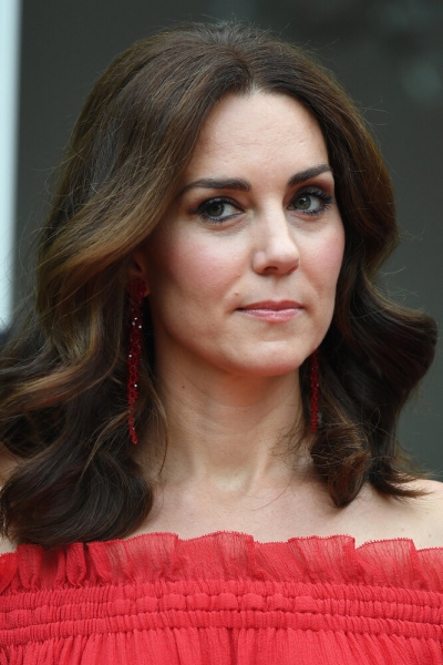 Cosmo-тест: угадай, на каком из фото звезде меньше лет