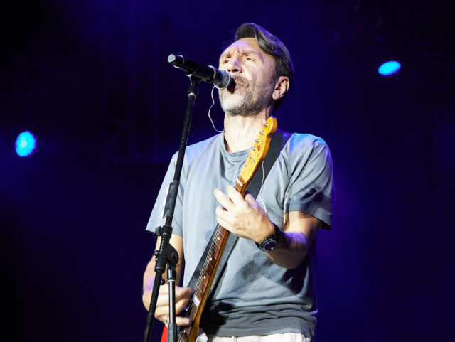 «Дал много жизненных советов»: Сергей Шнуров рассказал о музыке в рамках ПМЭФ