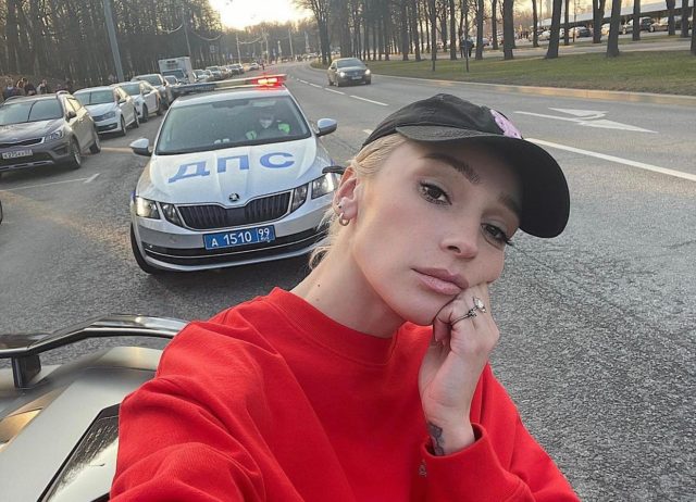 «Еще обменяемся с ней парой ласковых»: Настя Ивлеева об ответе Ким Кардашьян