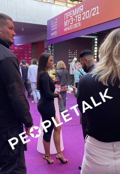 Есть ли роман? Тимати впервые вышел в свет с победительницей «Холостяка»