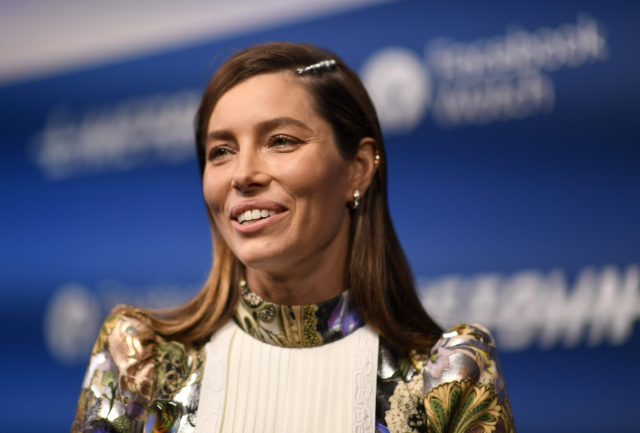 «Это было ужасно»: Джессика Бил впервые о рождении сына и беременности в пандемию