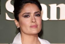 Это слишком? Сальма Хайек и другие звезды большим размером груди