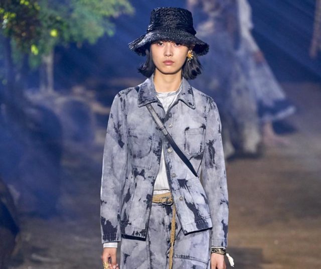 Главный тренд: какие джинсовые куртки носить летом 