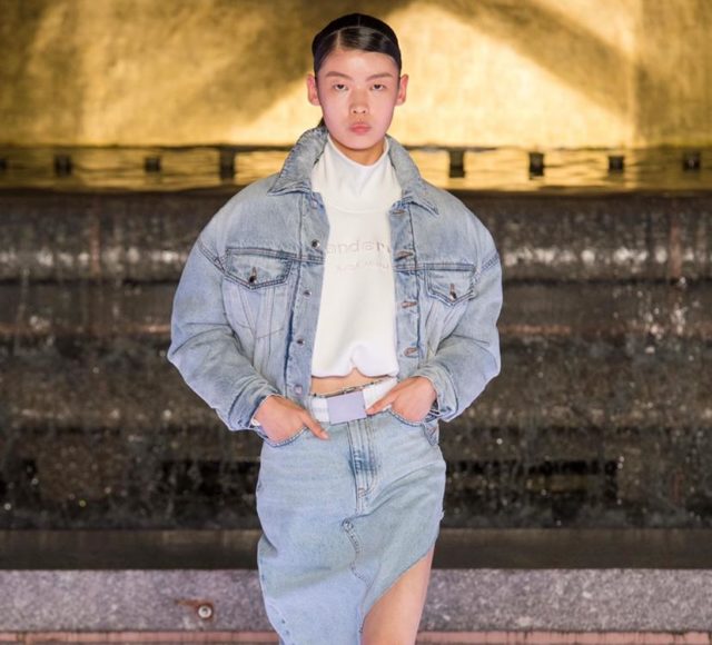 Главный тренд: какие джинсовые куртки носить летом 