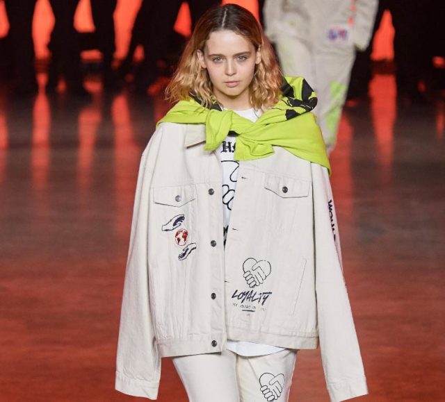 Главный тренд: какие джинсовые куртки носить летом 