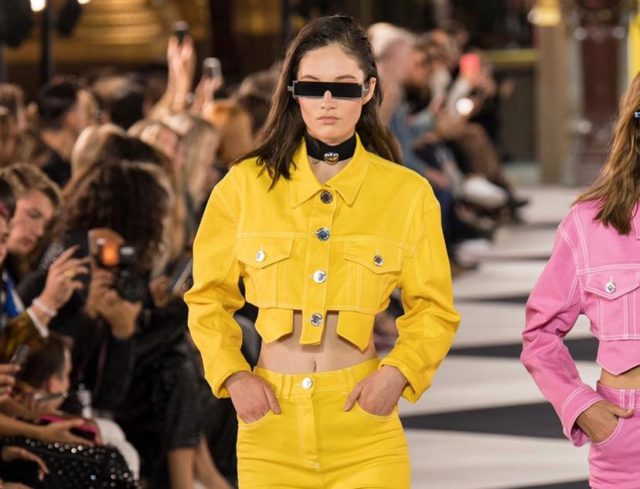 Главный тренд: какие джинсовые куртки носить летом 