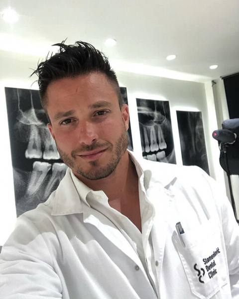 Ходячая реклама: самые красивые пластические хирурги из Instagram