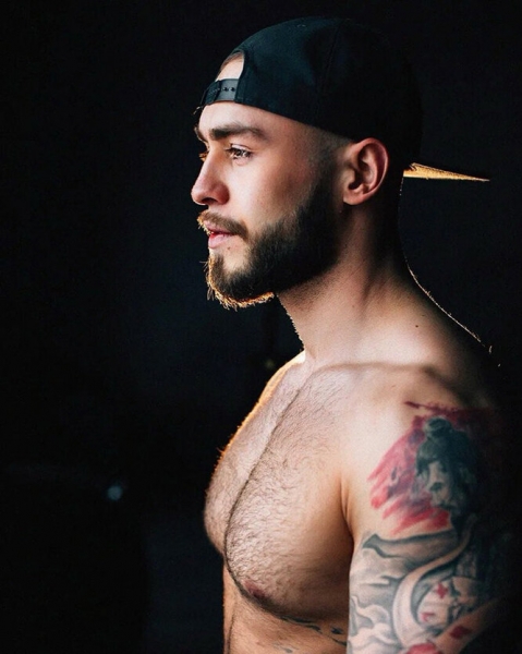 Ходячая реклама: самые красивые пластические хирурги из Instagram