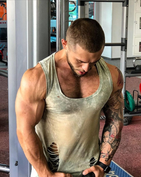 Ходячая реклама: самые красивые пластические хирурги из Instagram