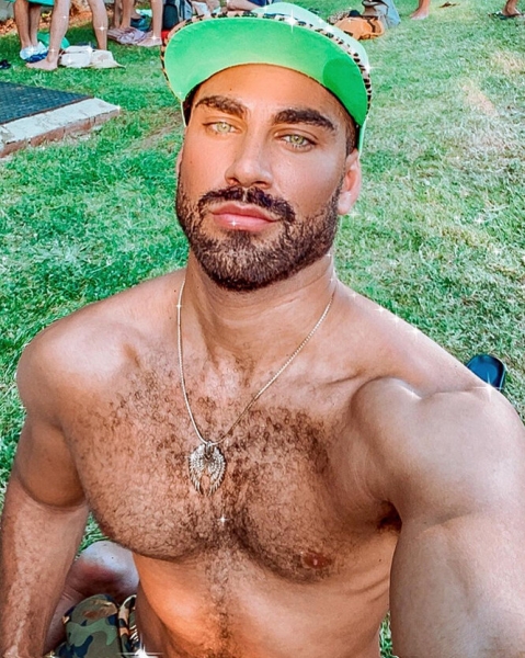 Ходячая реклама: самые красивые пластические хирурги из Instagram