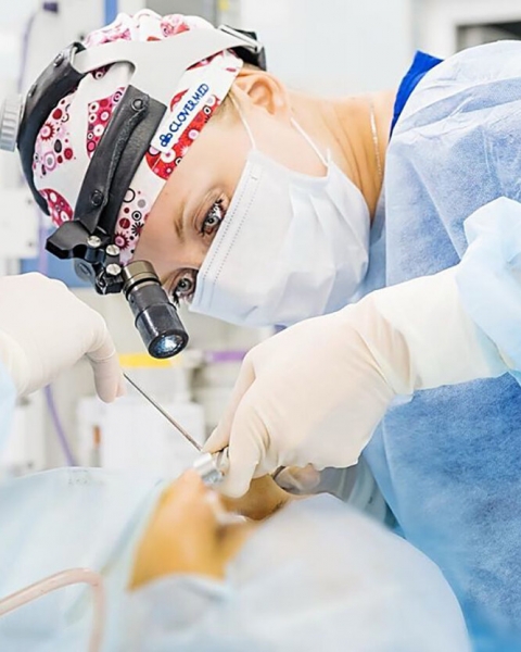 Ходячая реклама: самые красивые пластические хирурги из Instagram