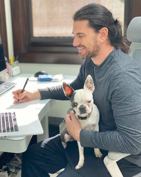 Ходячая реклама: самые красивые пластические хирурги из Instagram