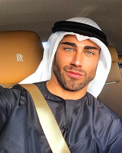 Ходячая реклама: самые красивые пластические хирурги из Instagram