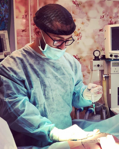 Ходячая реклама: самые красивые пластические хирурги из Instagram