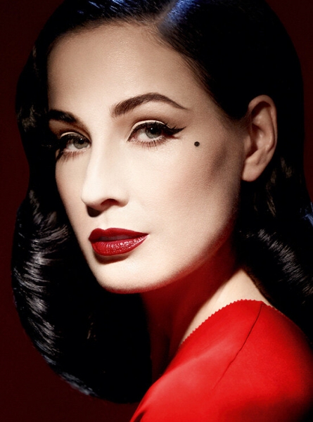 Изюминка или недостаток: самые знаменитые родинки звезд