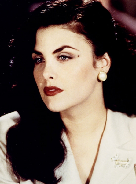 Изюминка или недостаток: самые знаменитые родинки звезд