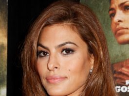 Изюминка или недостаток: самые знаменитые родинки звезд