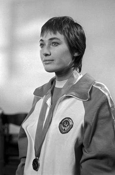 Как менялась Лариса Гузеева: от&nbsp;&laquo;Жестокого романса&raquo; до&nbsp;&laquo;Давай поженимся!&raquo;