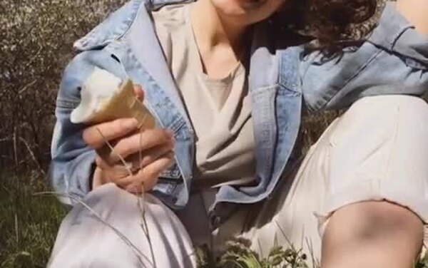 Кудри без&nbsp;плойки: 6 способов из&nbsp;TikTok, которые работают на&nbsp;прямых волосах