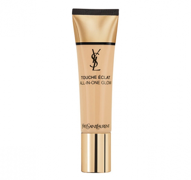 Лучший тональный крем на лето: 10 самых легких увлажняющих тональных основ