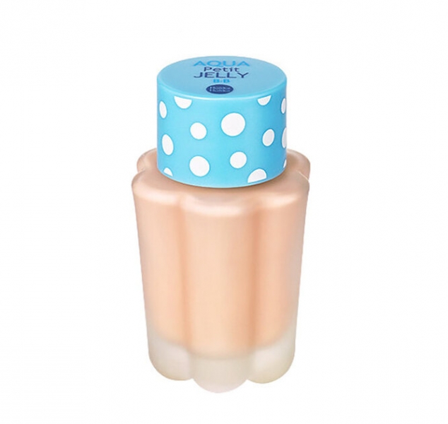 Лучший тональный крем на лето: 10 самых легких увлажняющих тональных основ