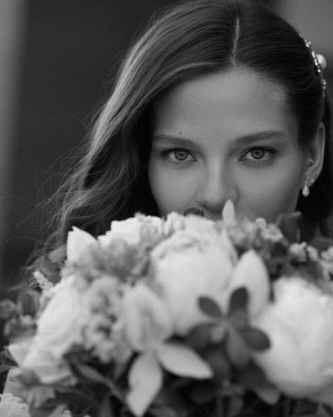 Меньше — лучше! Как красятся модные невесты — 8 бьюти-образов звезд