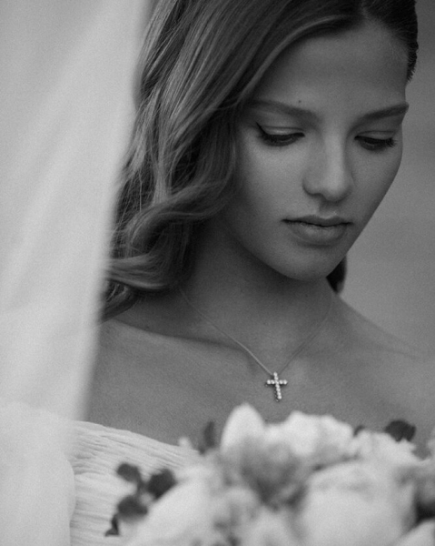 Меньше — лучше! Как красятся модные невесты — 8 бьюти-образов звезд