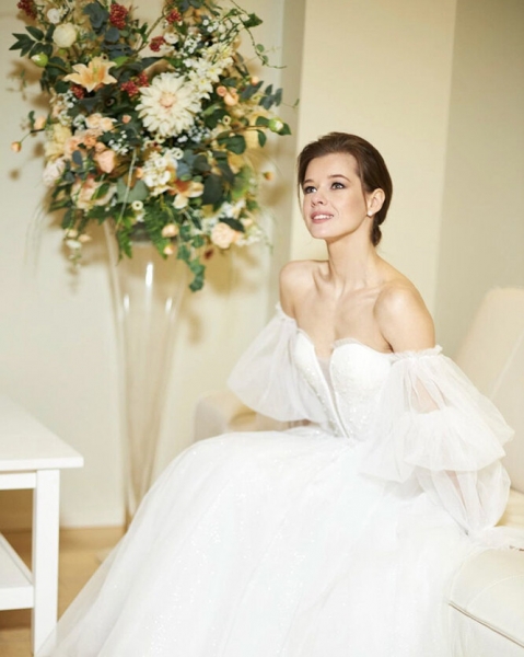 Меньше — лучше! Как красятся модные невесты — 8 бьюти-образов звезд