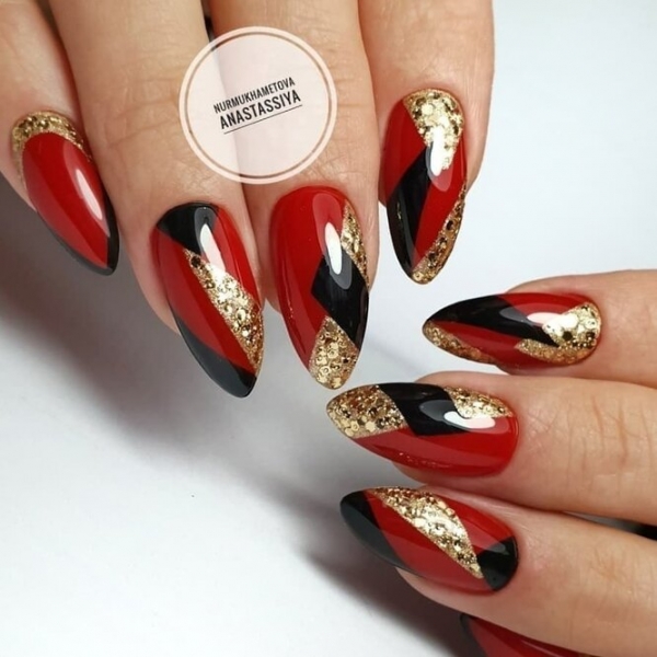 Модный маникюр со стразами: 30 непошлых идей, которые стоит повторить