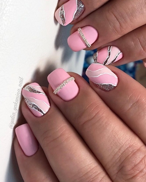 Модный маникюр со стразами: 30 непошлых идей, которые стоит повторить