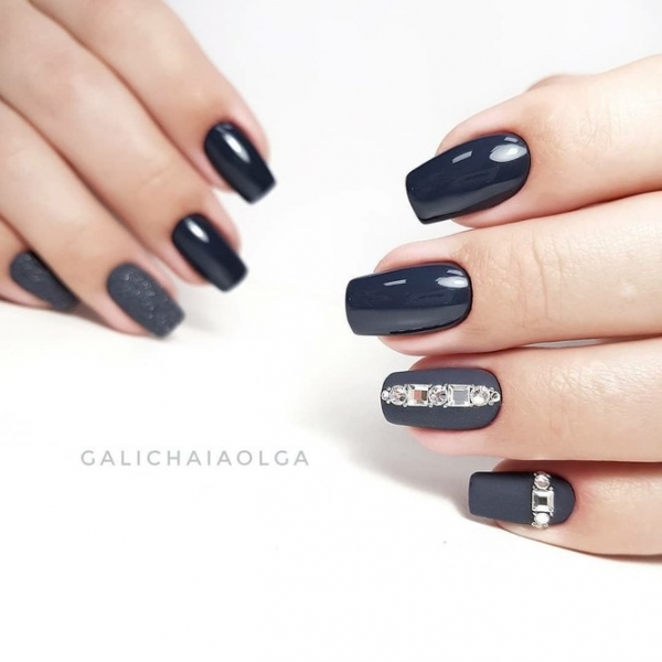 Модный маникюр со стразами: 30 непошлых идей, которые стоит повторить