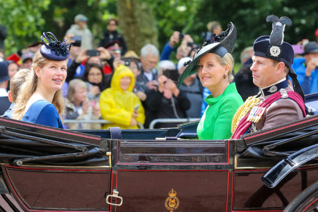 «Мы все ещё семья»: кто из британской монархии остался на стороне Меган Маркл и принца Гарри?