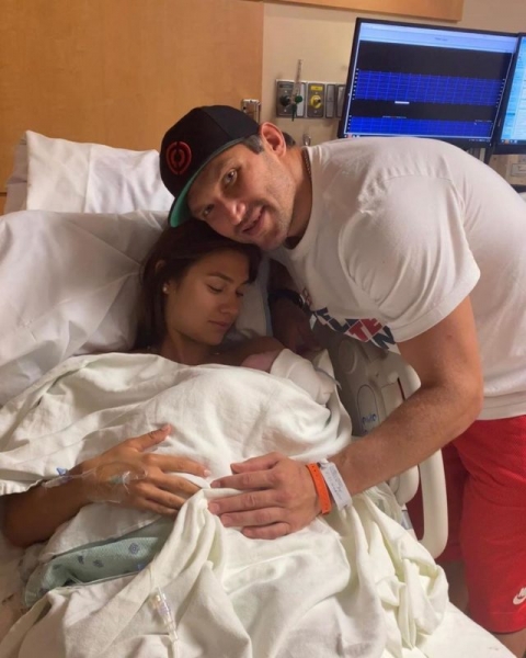 «Нашему младшему сыну еще месяца нет»: Анастасия Шубская ответила на слухи о третьей беременности