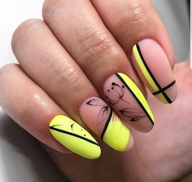 Не повторяй это! 10 безвкусных вариантов маникюра, которые выходят из моды