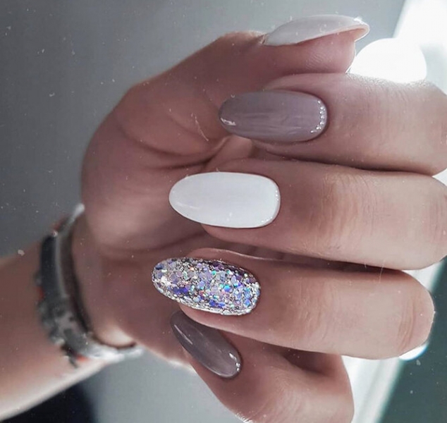 Не повторяй это! 10 безвкусных вариантов маникюра, которые выходят из моды