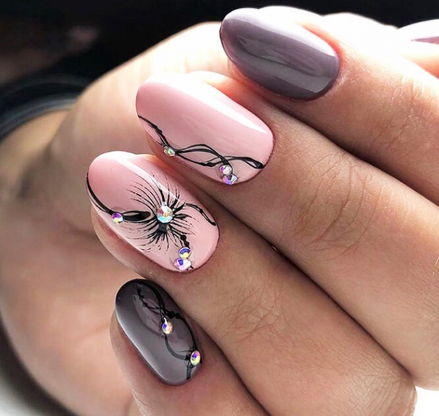 Не повторяй это! 10 безвкусных вариантов маникюра, которые выходят из моды