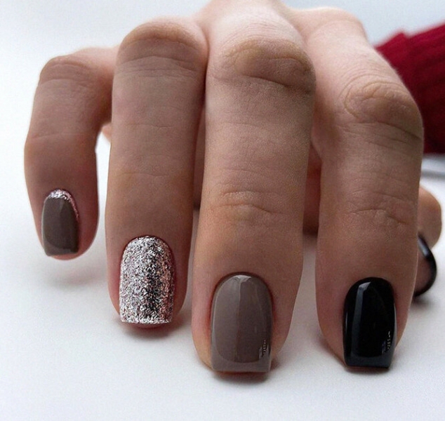 Не повторяй это! 10 безвкусных вариантов маникюра, которые выходят из моды