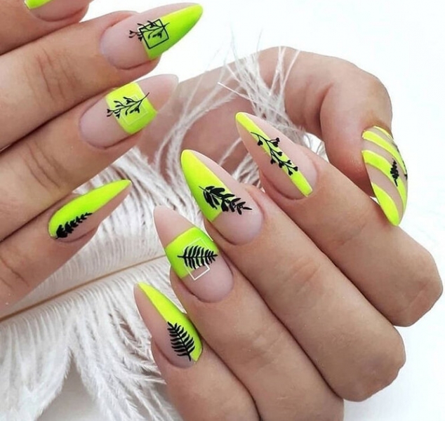 Не повторяй это! 10 безвкусных вариантов маникюра, которые выходят из моды