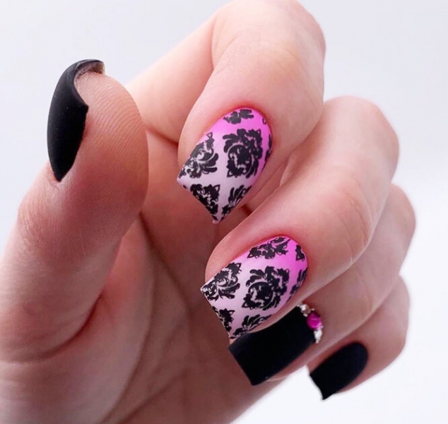 Не повторяй это! 10 безвкусных вариантов маникюра, которые выходят из моды