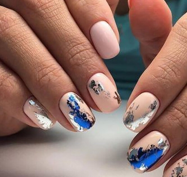 Не повторяй это! 10 безвкусных вариантов маникюра, которые выходят из моды